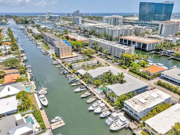 1535 SE 15th Street, Unit 305, Fort Lauderdale, FL 33316