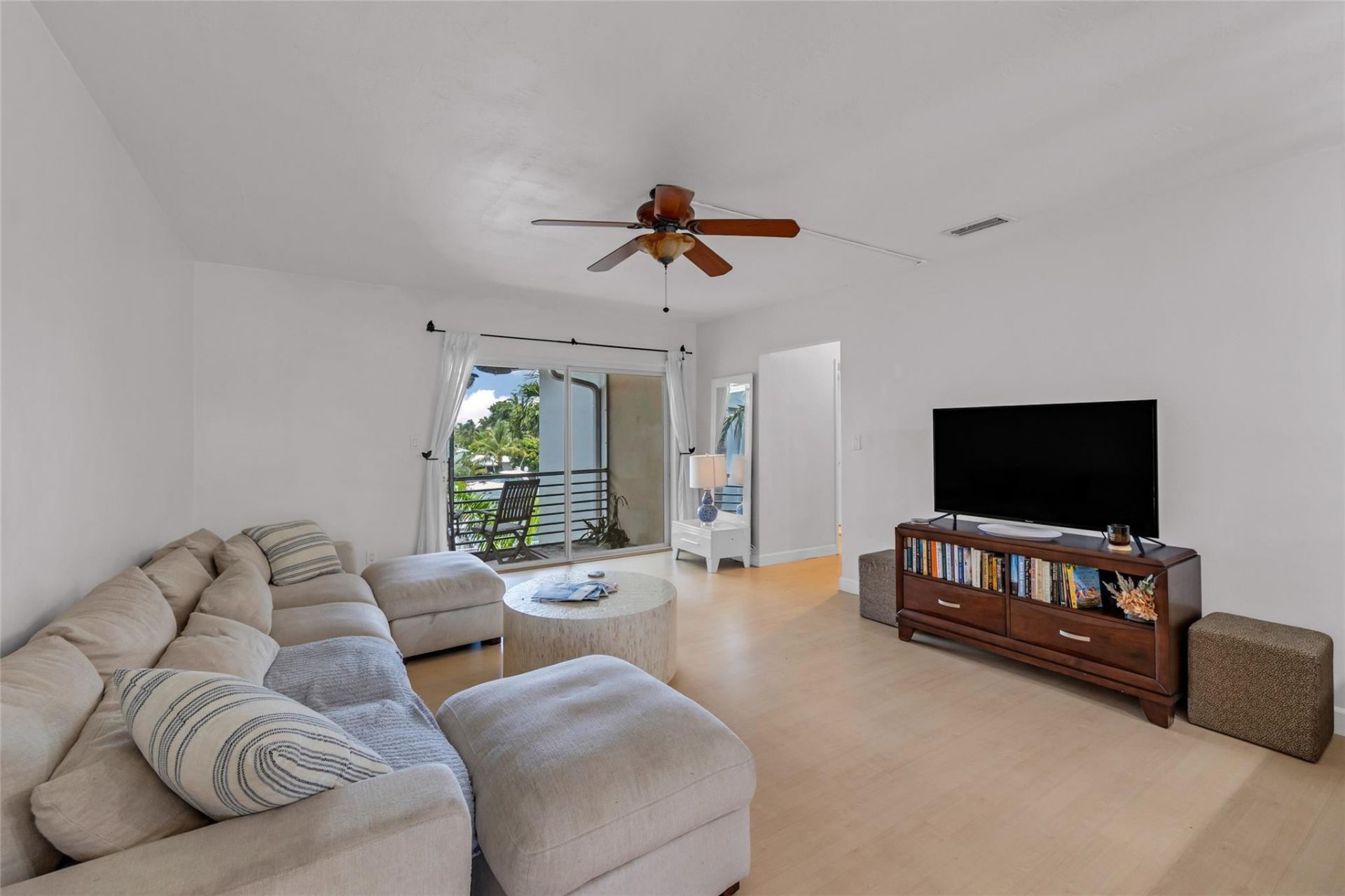 1535 SE 15th Street, Unit 305, Fort Lauderdale, FL 33316 Photo