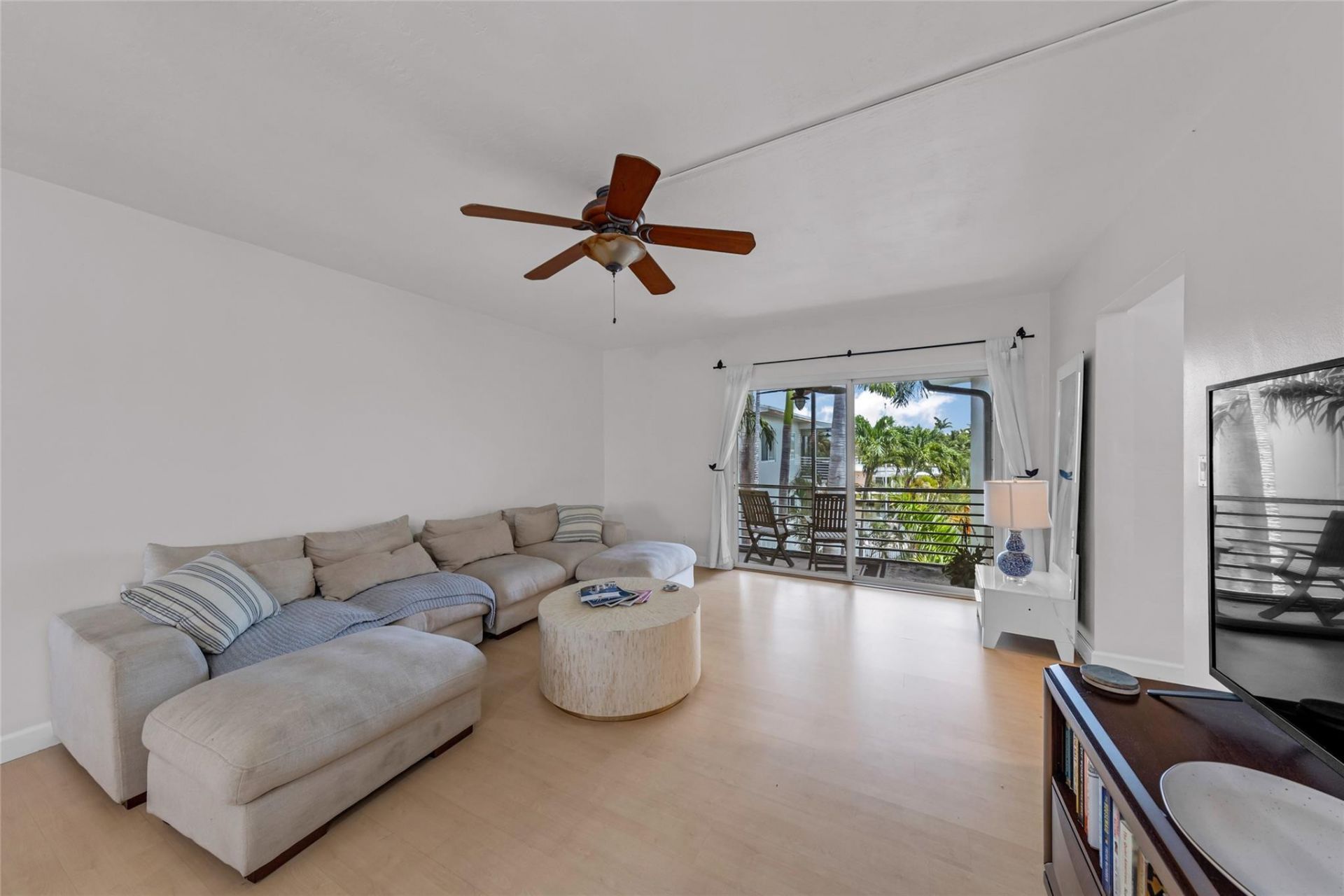 1535 SE 15th Street, Unit 305, Fort Lauderdale, FL 33316 Photo