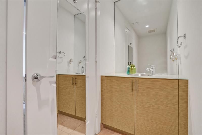 315 NE 3rd Avenue, Unit 1201, Fort Lauderdale, FL 33301 Photo