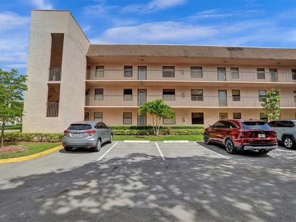 10434 Sunrise Lakes Blvd, Unit 202, Sunrise, FL 33322