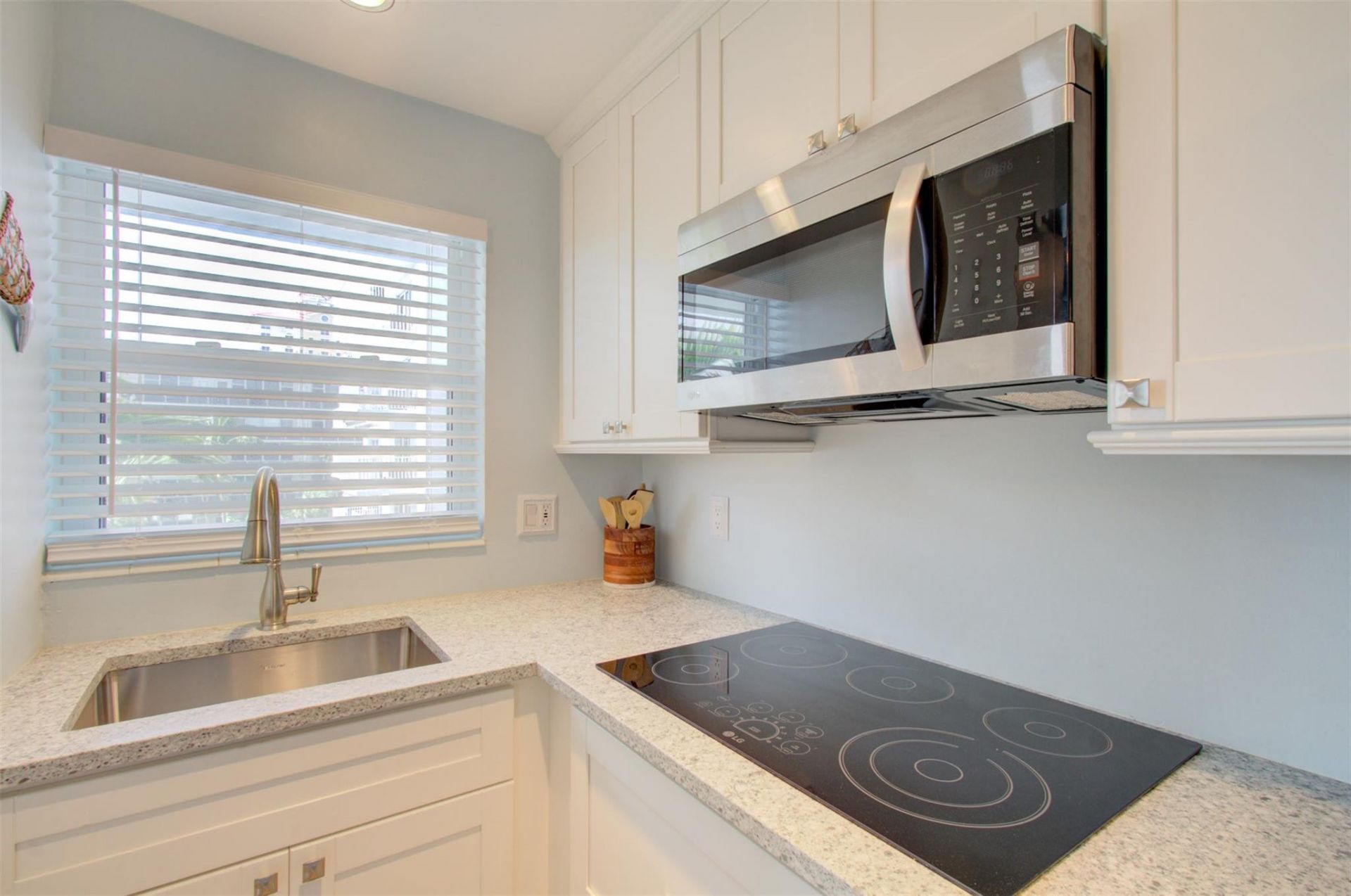 9 N Birch Road, Unit 401, Fort Lauderdale, FL 33304 Photo