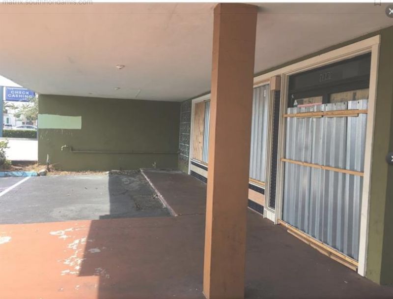 1361 E Commercial Boulevard, Oakland Park, FL 33334 Photo