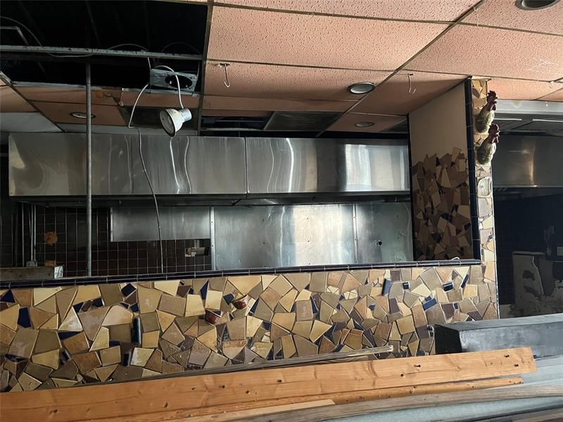 1361 E Commercial Boulevard, Oakland Park, FL 33334 Photo