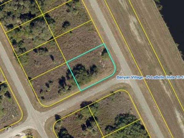 1118 Silverfish Drive, Banyan Village, FL 33935