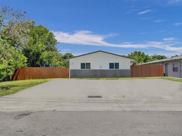 209 NE 9th St, Pompano Beach, FL 33060