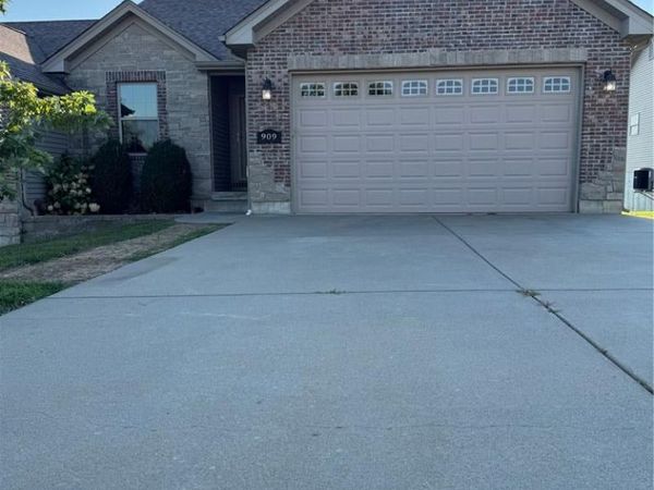 909 Q Avenue, St Clair, MO 63077