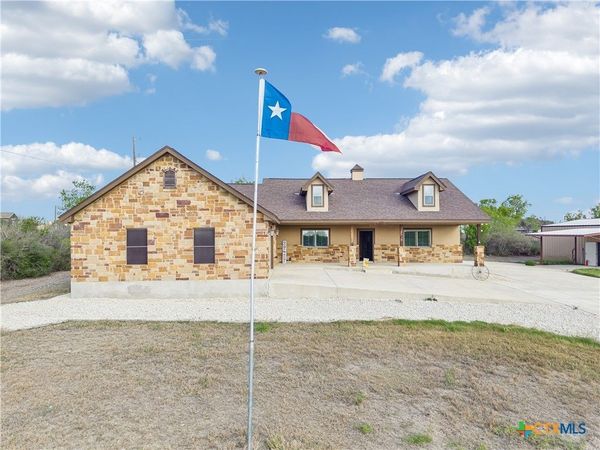 6197 Pfeil Road, Schertz, TX 78154