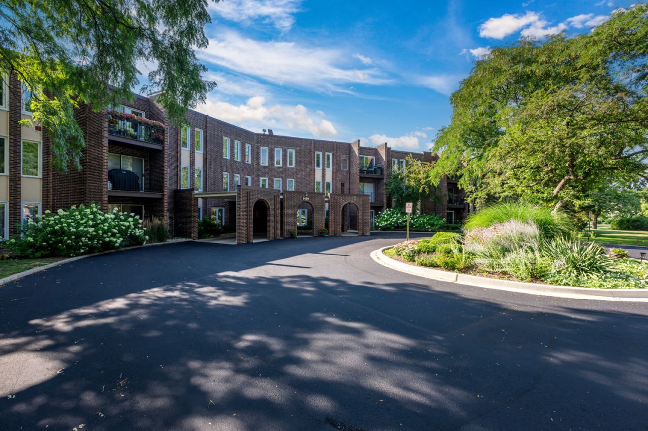 1450 Sandpebble Drive, Unit 333, Wheeling, IL 60090 Main Photo