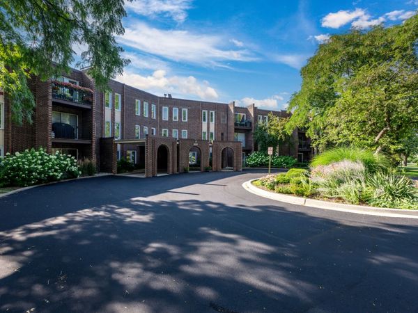 1450 Sandpebble Drive, Unit 333, Wheeling, IL 60090