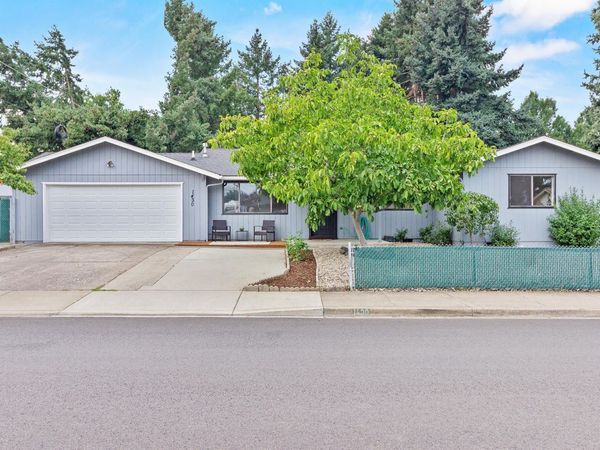 1430 S Oakdale Avenue, Medford, OR 97501