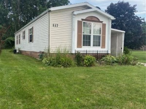 117 Caesars Drive, Amherst, OH 44001