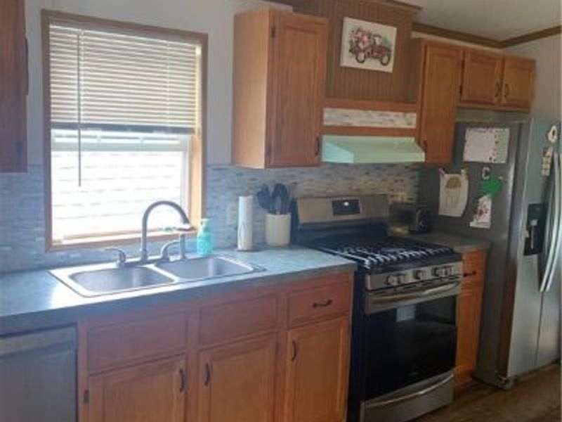 117 Caesars Drive, Amherst, OH 44001 Photo 11