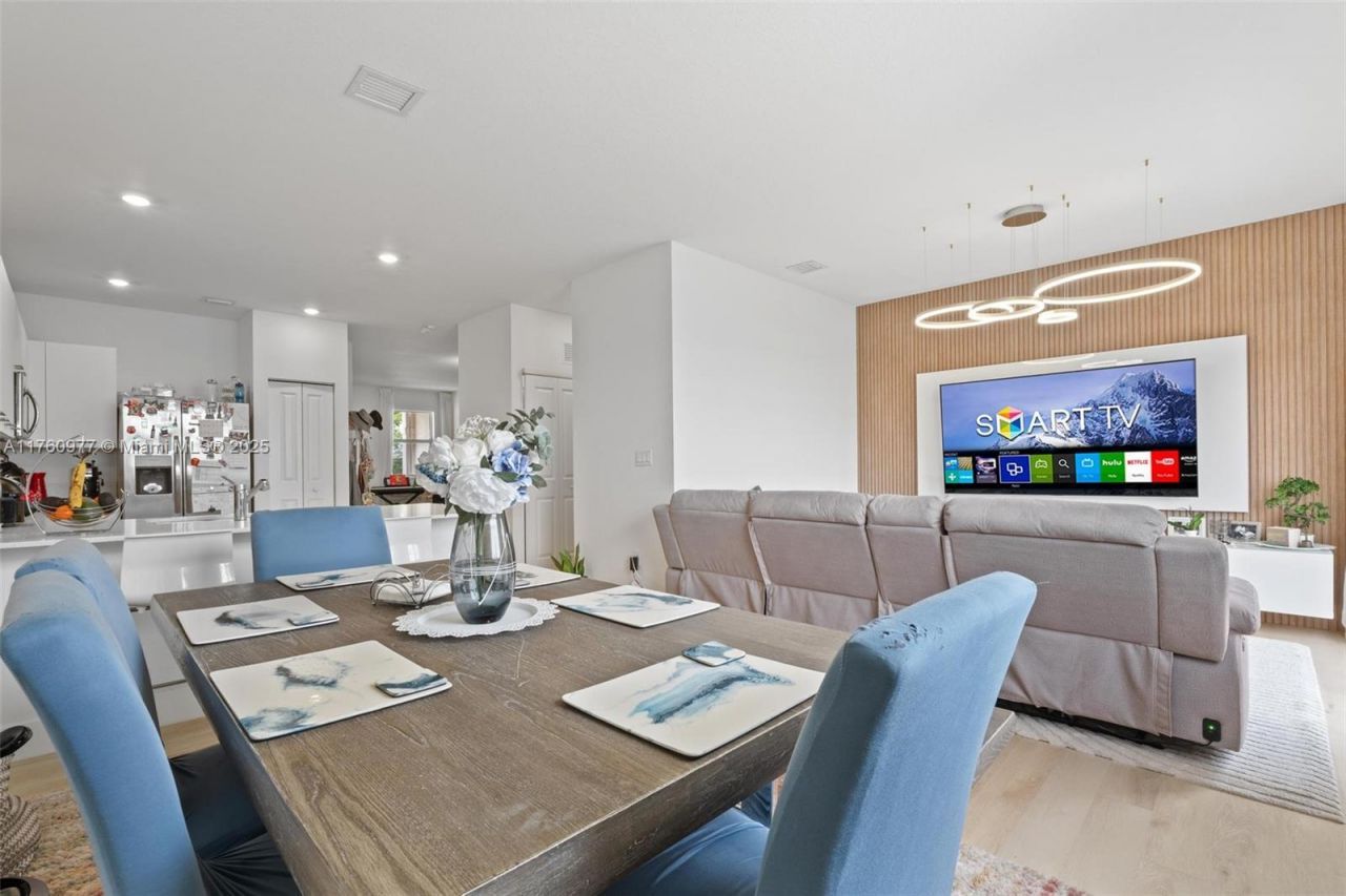 12824 NW 22nd Pl, Unit 12824, Miami, FL 33167 Photo