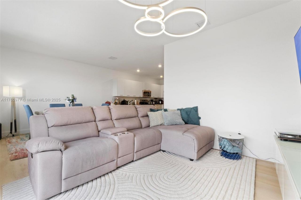 12824 NW 22nd Pl, Unit 12824, Miami, FL 33167 Photo