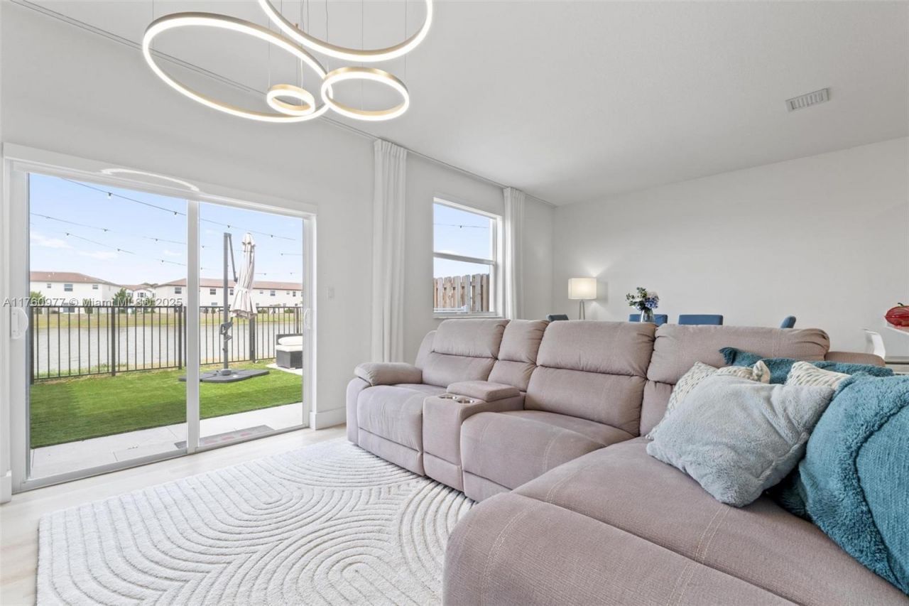 12824 NW 22nd Pl, Unit 12824, Miami, FL 33167 Photo