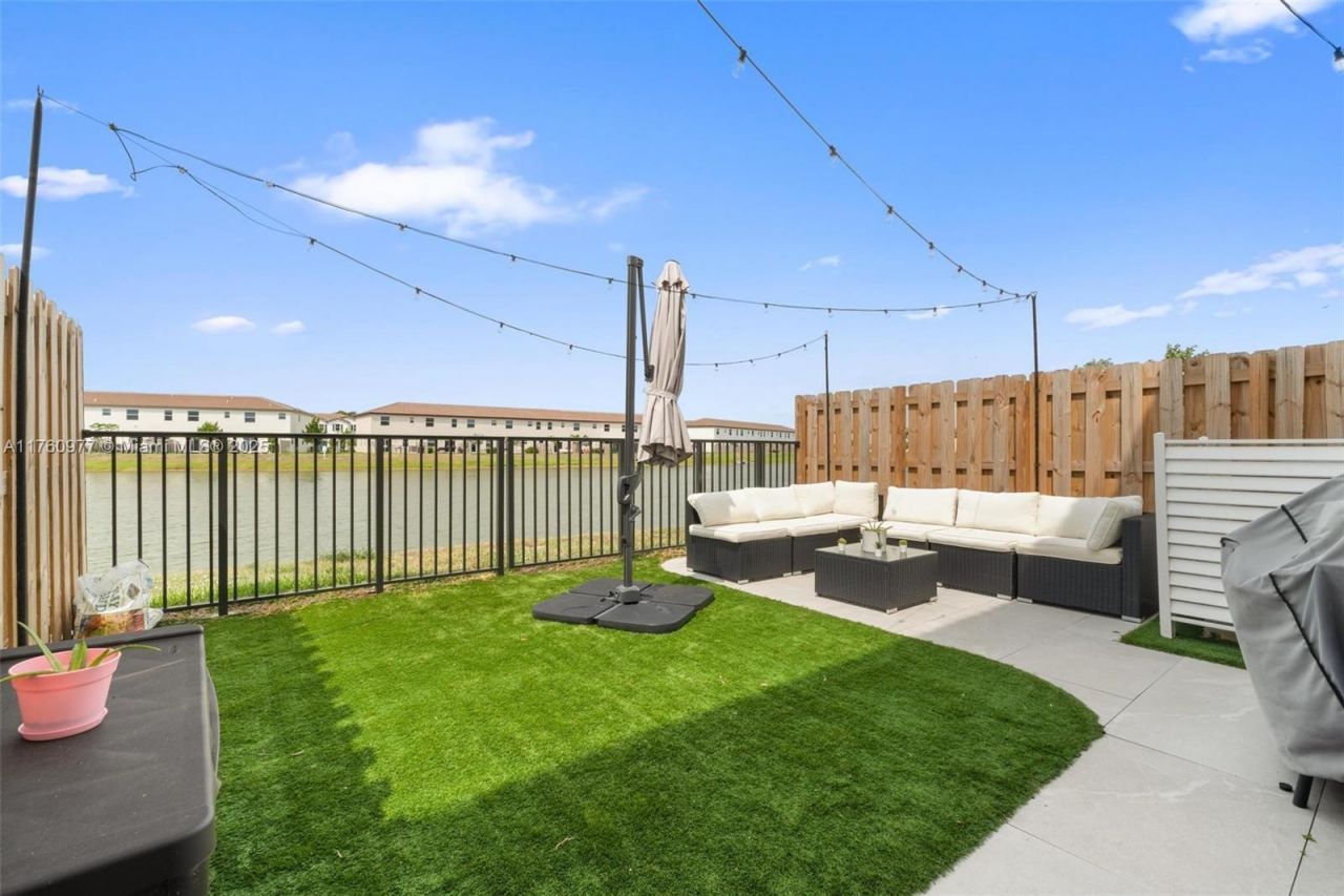 12824 NW 22nd Pl, Unit 12824, Miami, FL 33167 Photo