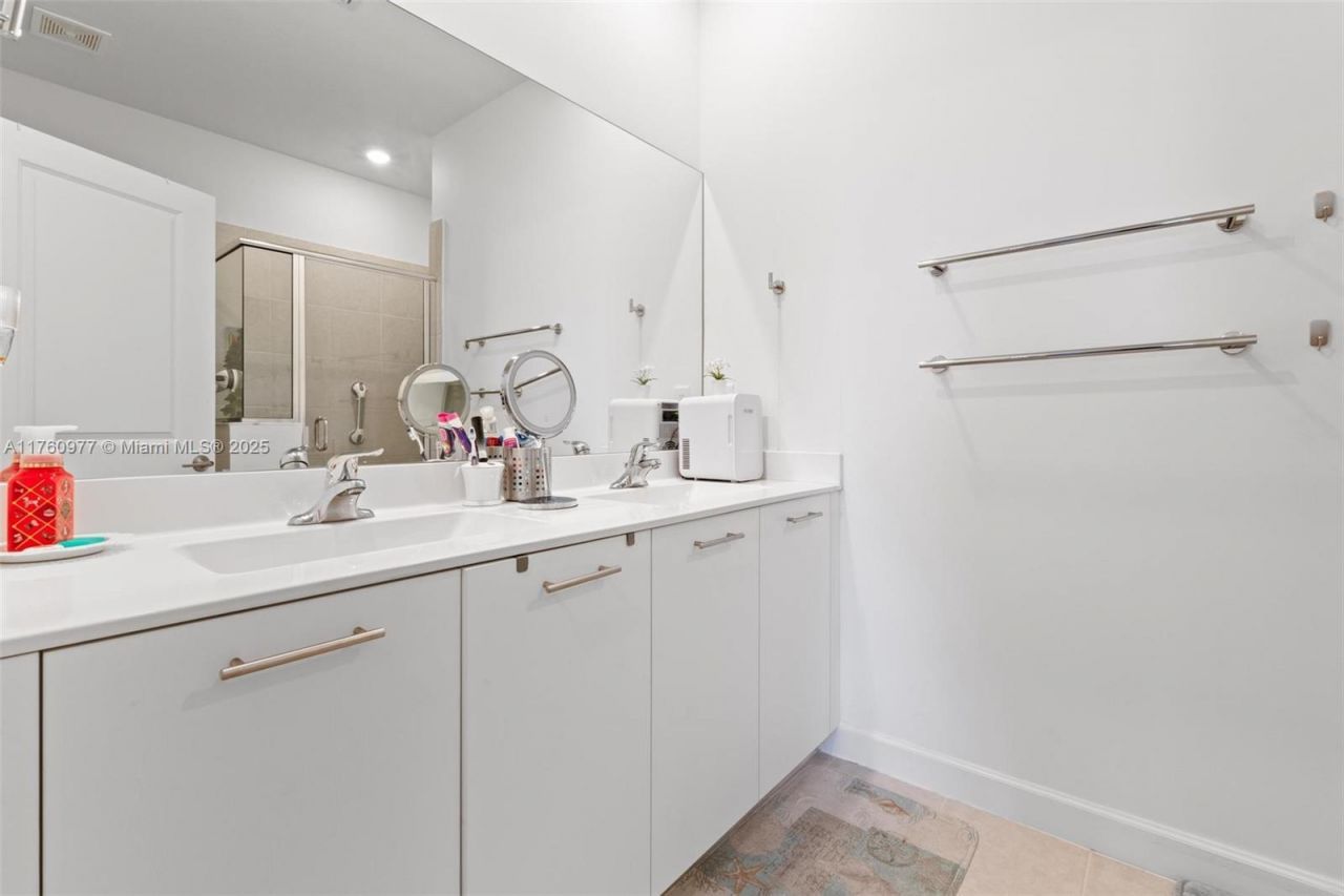 12824 NW 22nd Pl, Unit 12824, Miami, FL 33167 Photo