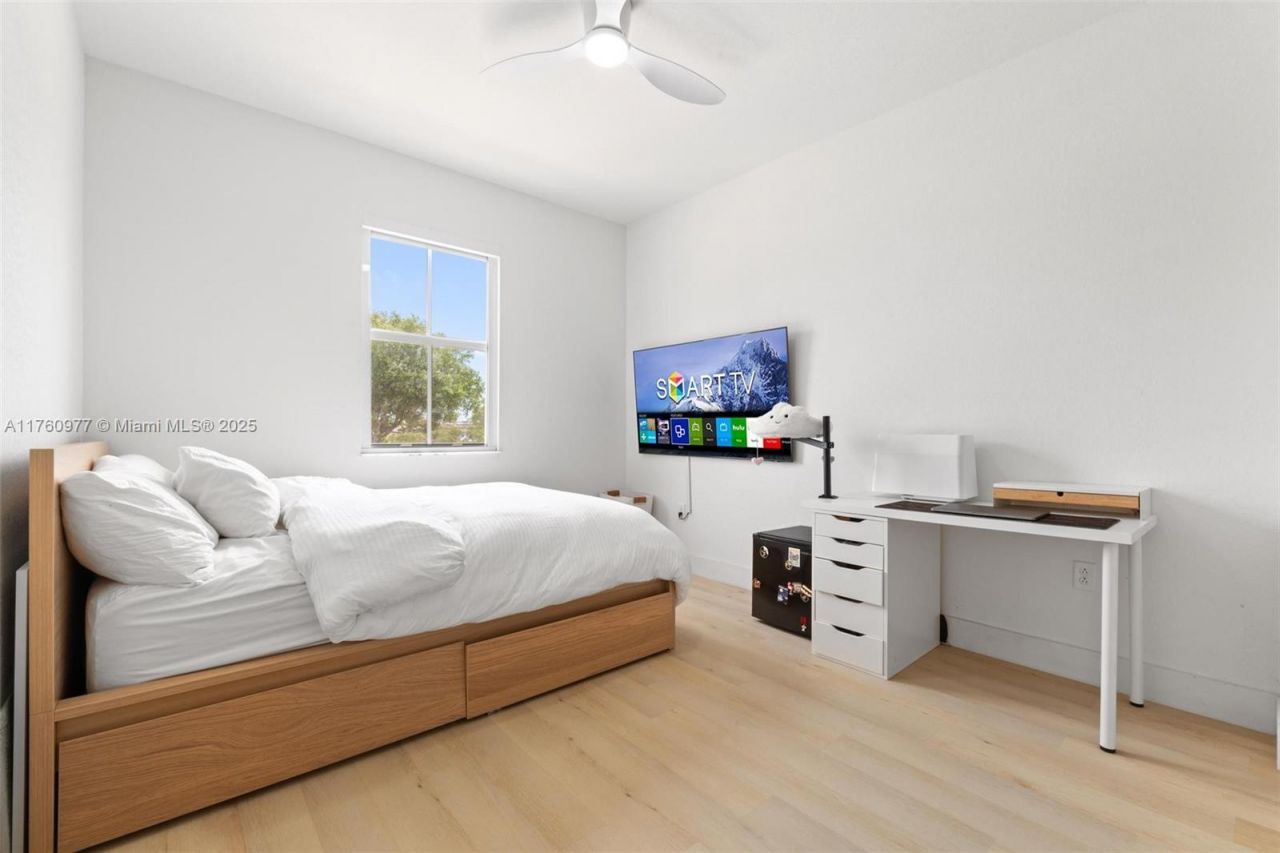 12824 NW 22nd Pl, Unit 12824, Miami, FL 33167 Photo