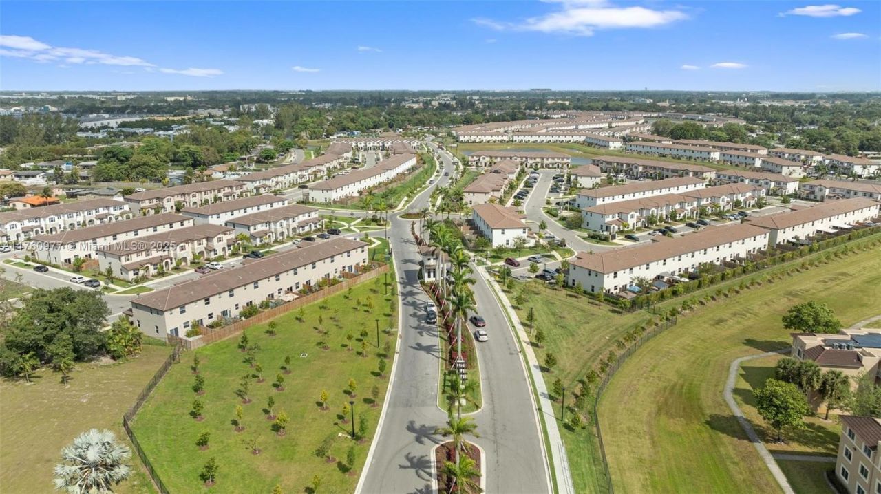 12824 NW 22nd Pl, Unit 12824, Miami, FL 33167 Photo