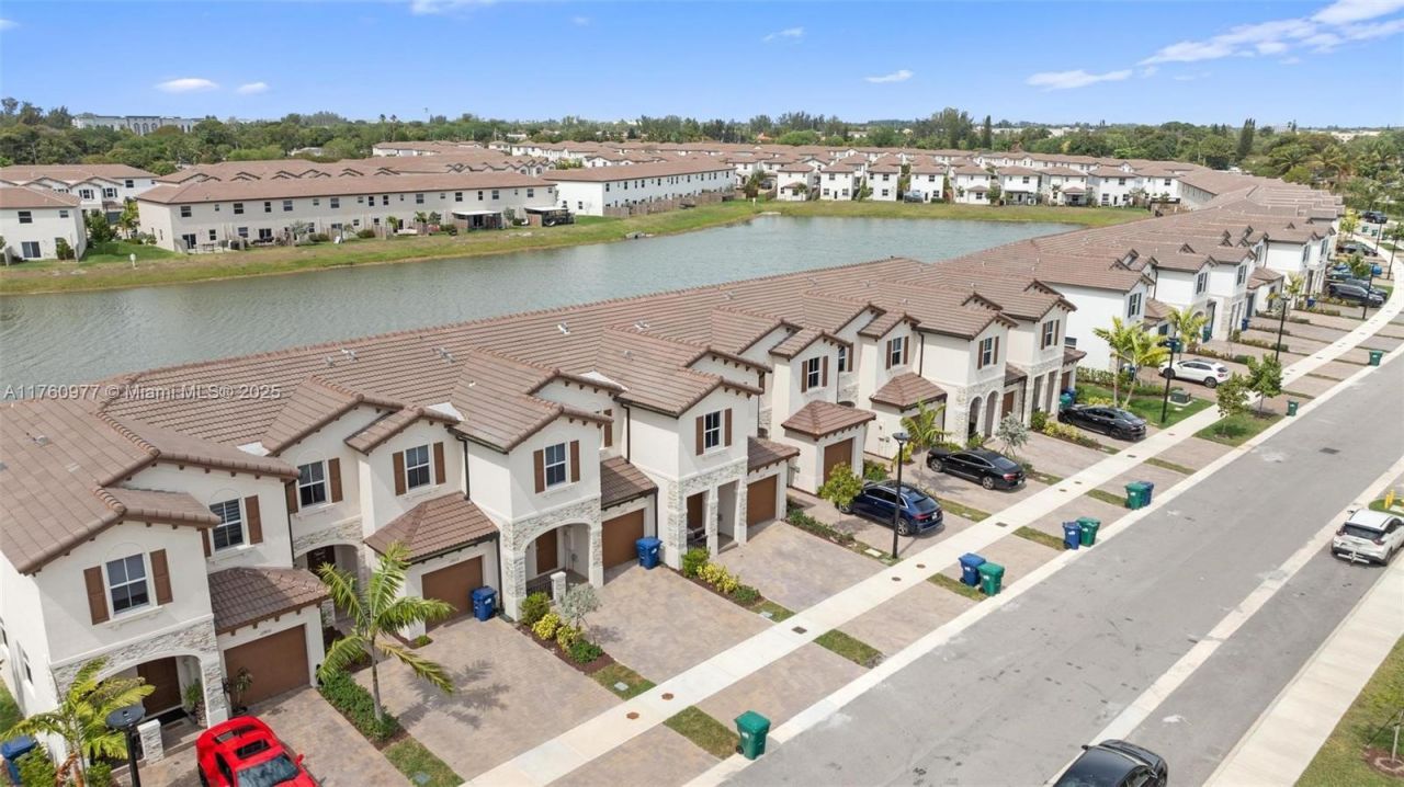 12824 NW 22nd Pl, Unit 12824, Miami, FL 33167 Photo