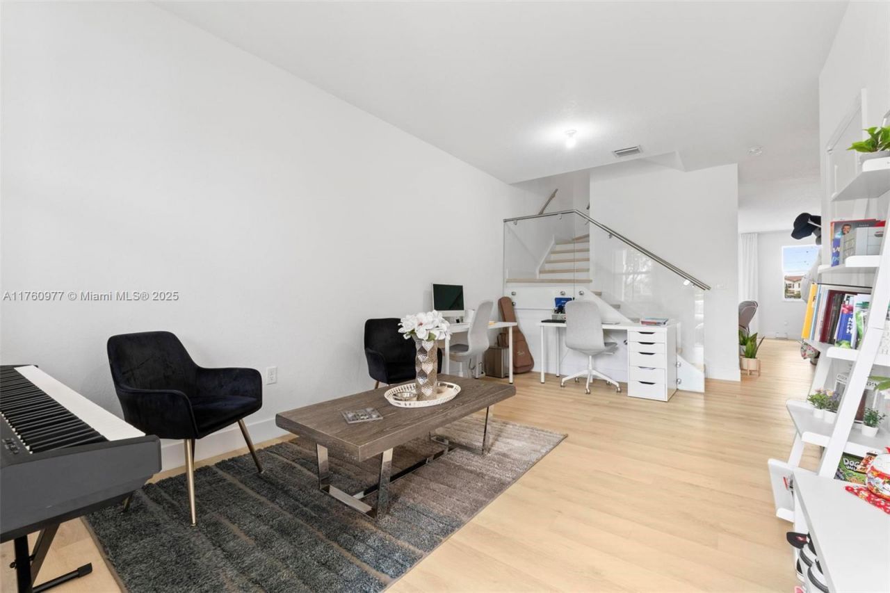 12824 NW 22nd Pl, Unit 12824, Miami, FL 33167 Photo