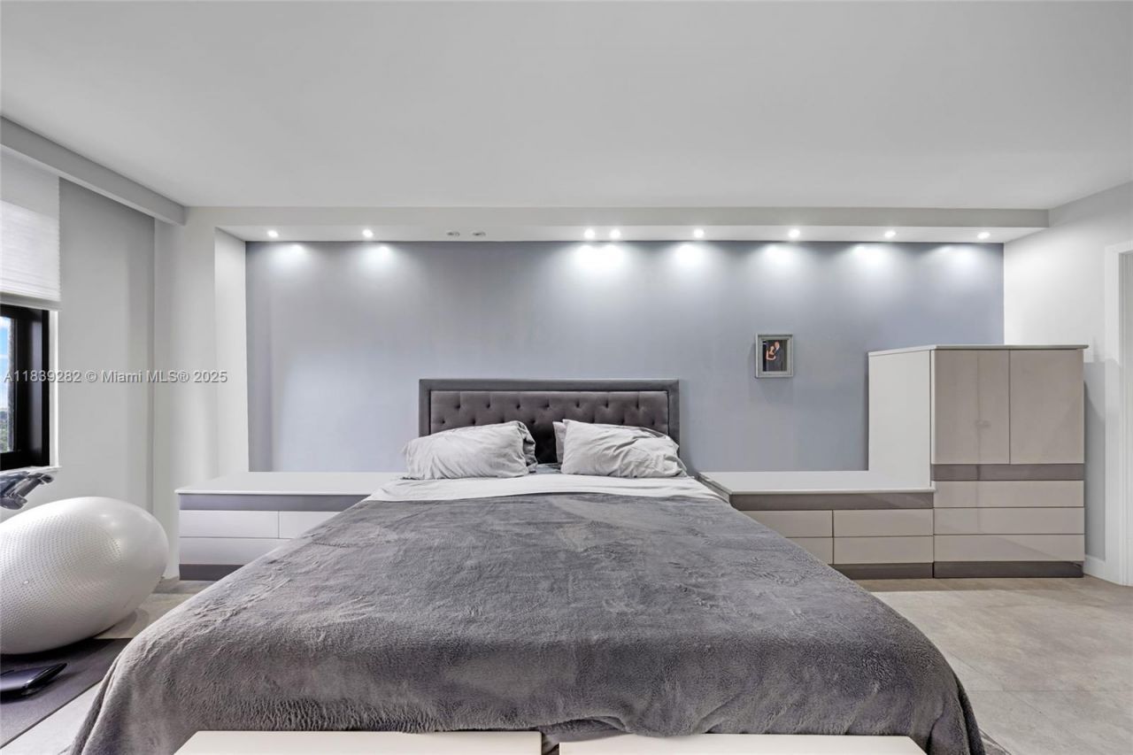 9801 Collins Ave, Unit 16U, Bal Harbour, FL 33154 Photo