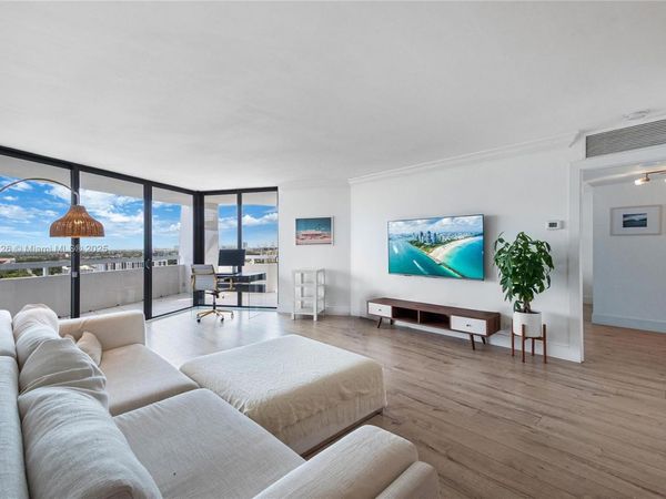 2000 Towerside Ter, Unit PH-9, Miami, FL 33138