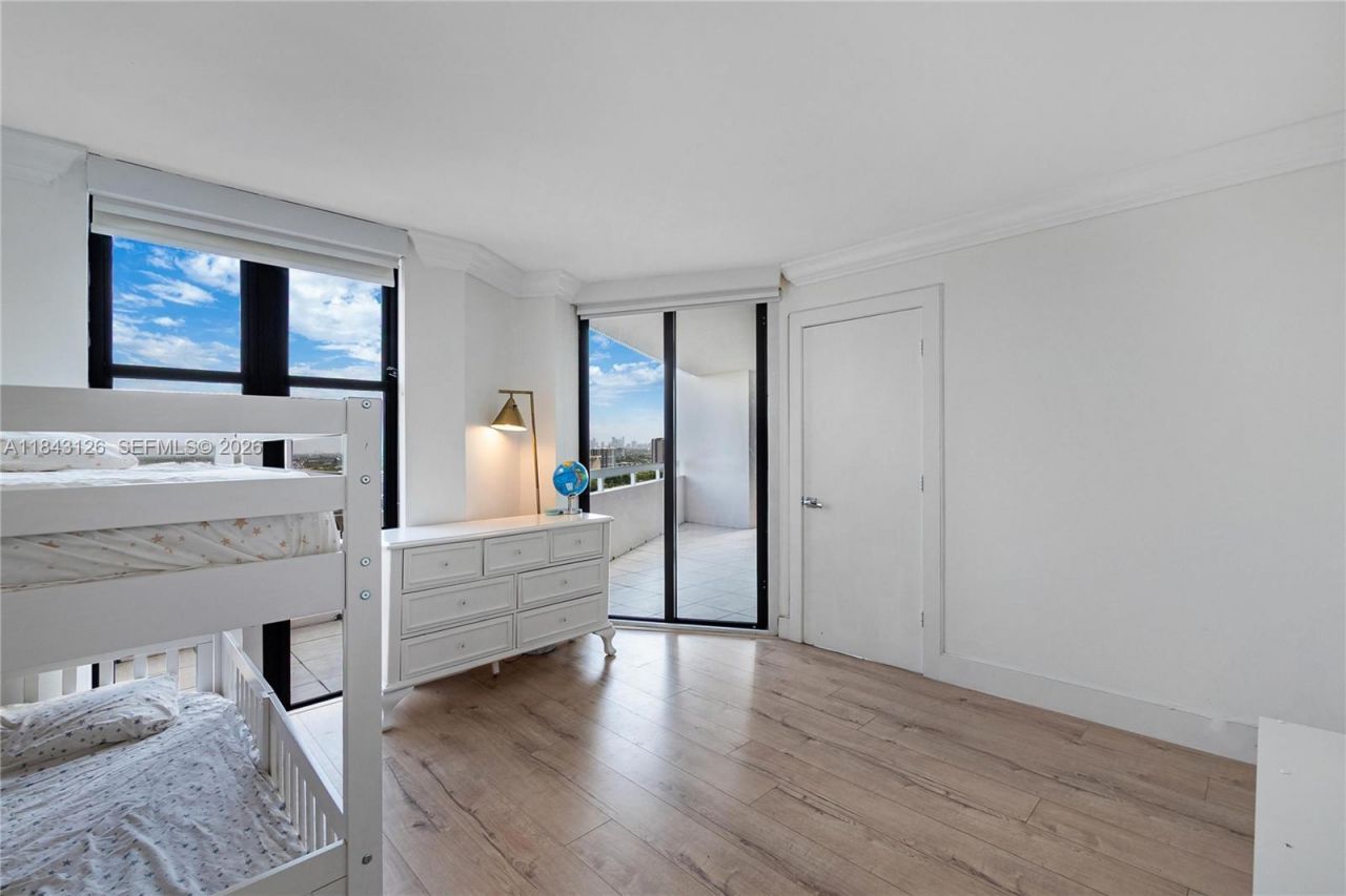 2000 Towerside Ter, Unit PH-9, Miami, FL 33138 Photo