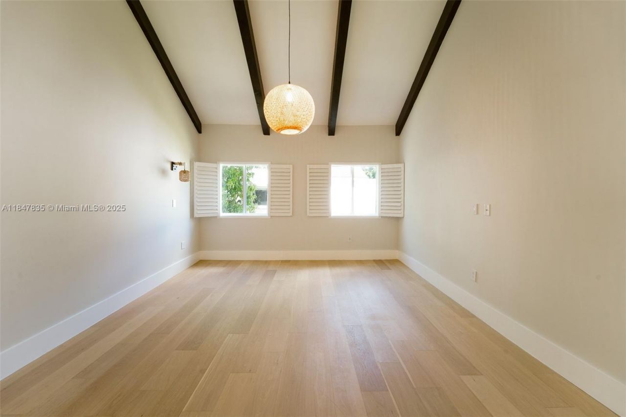 1981 S Oak Haven Cir, Miami, FL 33179 Photo