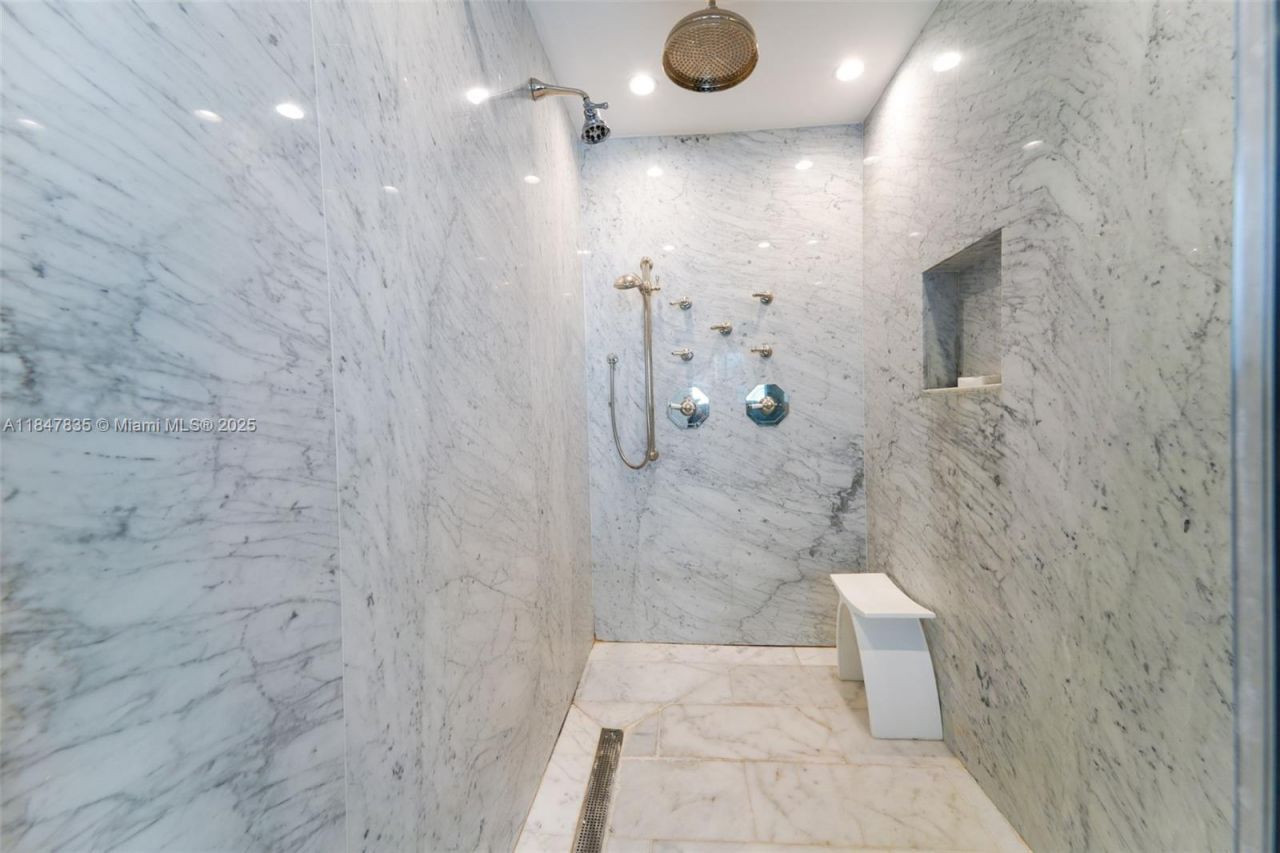 1981 S Oak Haven Cir, Miami, FL 33179 Photo