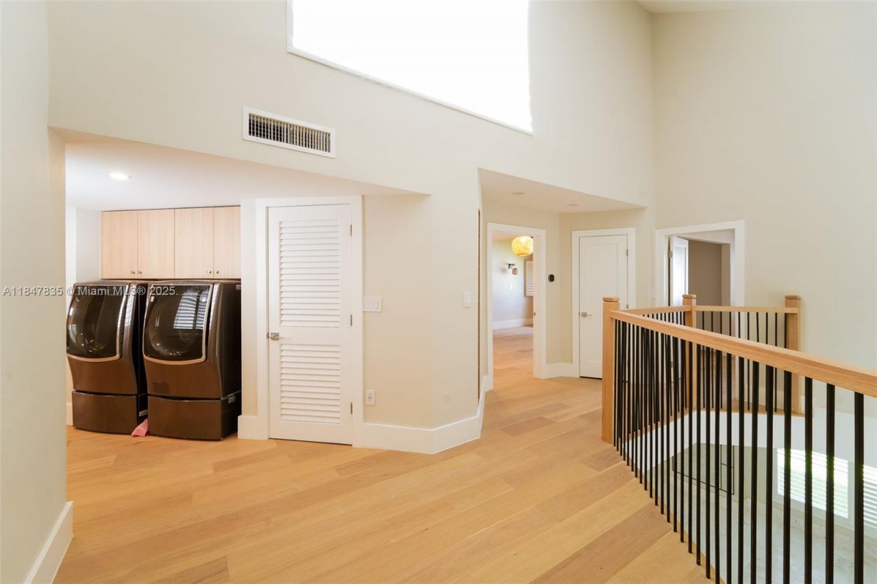 1981 S Oak Haven Cir, Miami, FL 33179 Photo