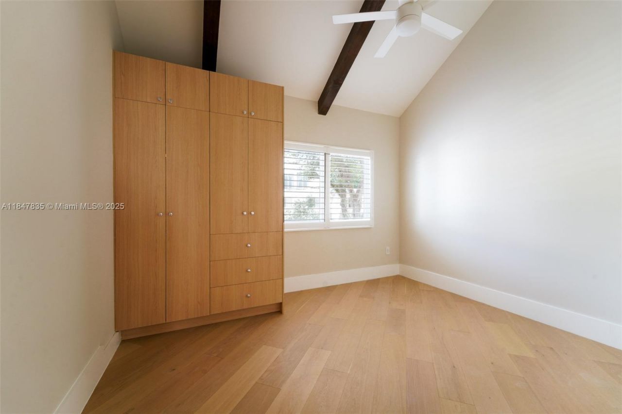 1981 S Oak Haven Cir, Miami, FL 33179 Photo