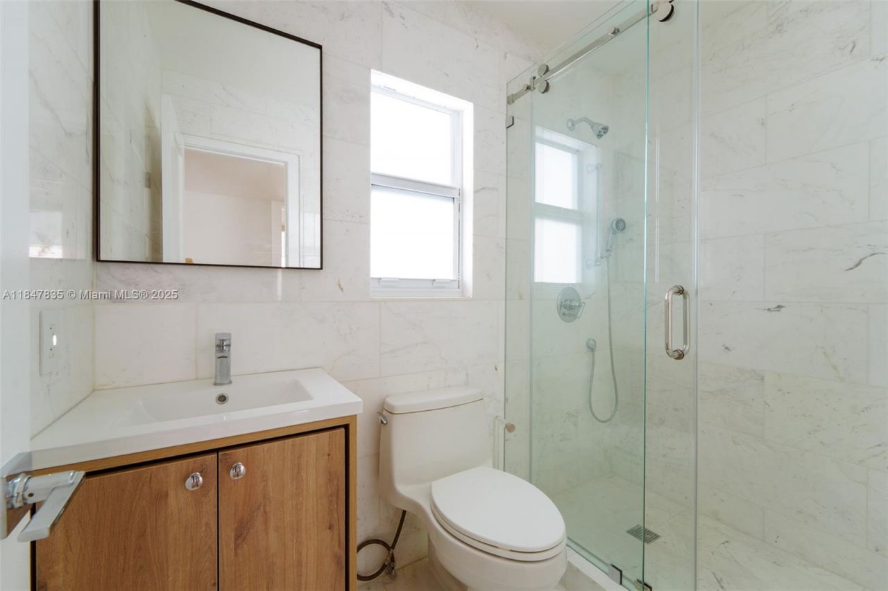 1981 S Oak Haven Cir, Miami, FL 33179 Photo