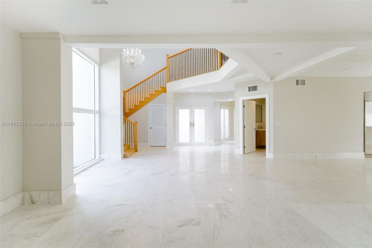 1981 S Oak Haven Cir, Miami, FL 33179 Photo