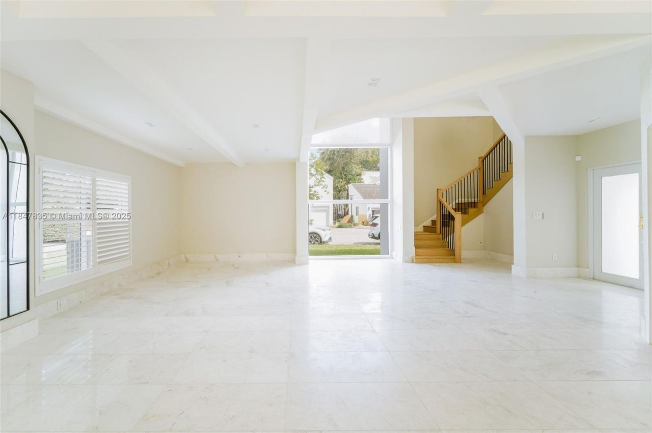 1981 S Oak Haven Cir, Miami, FL 33179 Photo