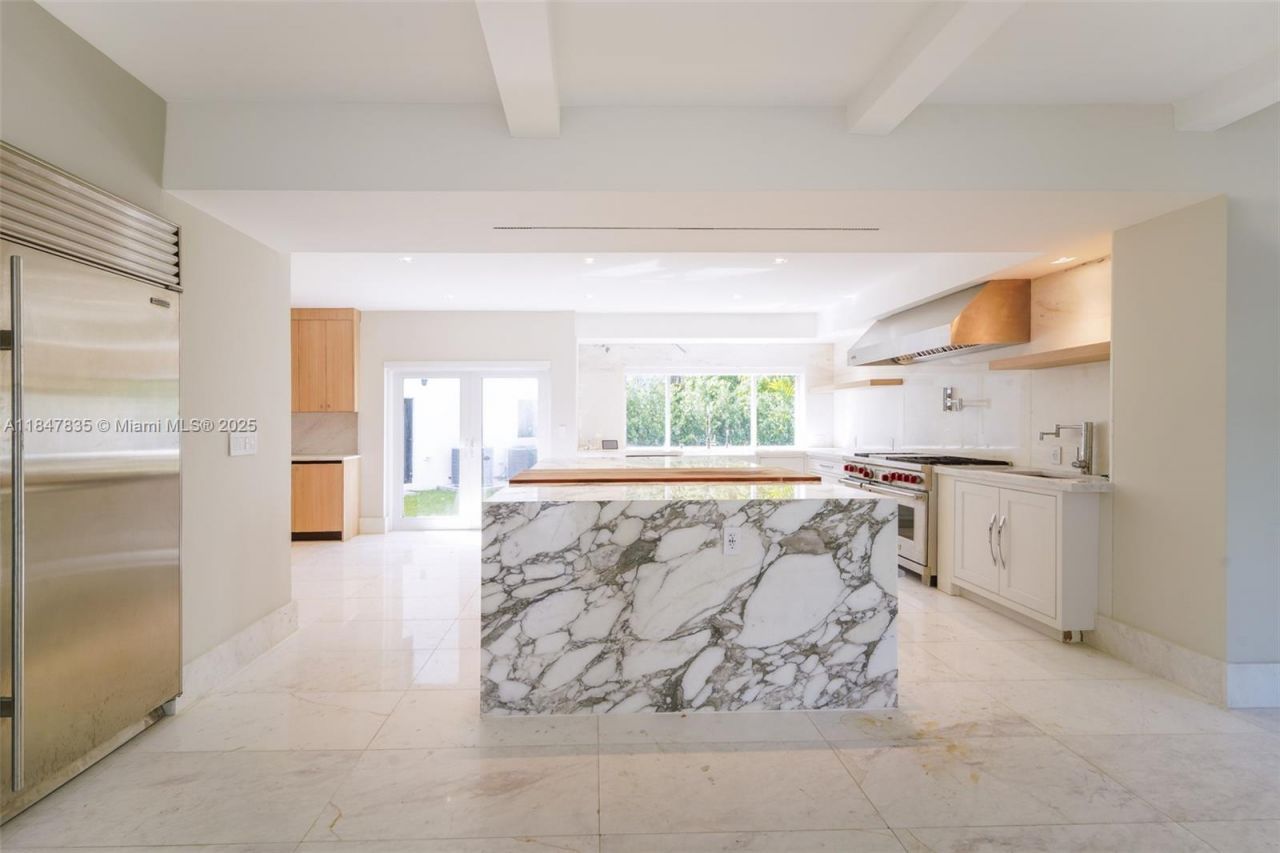 1981 S Oak Haven Cir, Miami, FL 33179 Photo