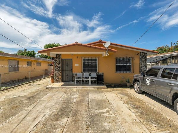 2311 NW 33rd St, Miami, FL 33142