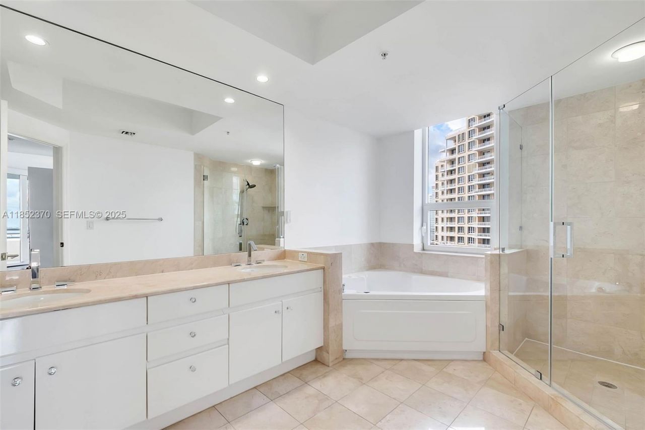 848 Brickell Key Dr, Unit 1906, Miami, FL 33131 Photo