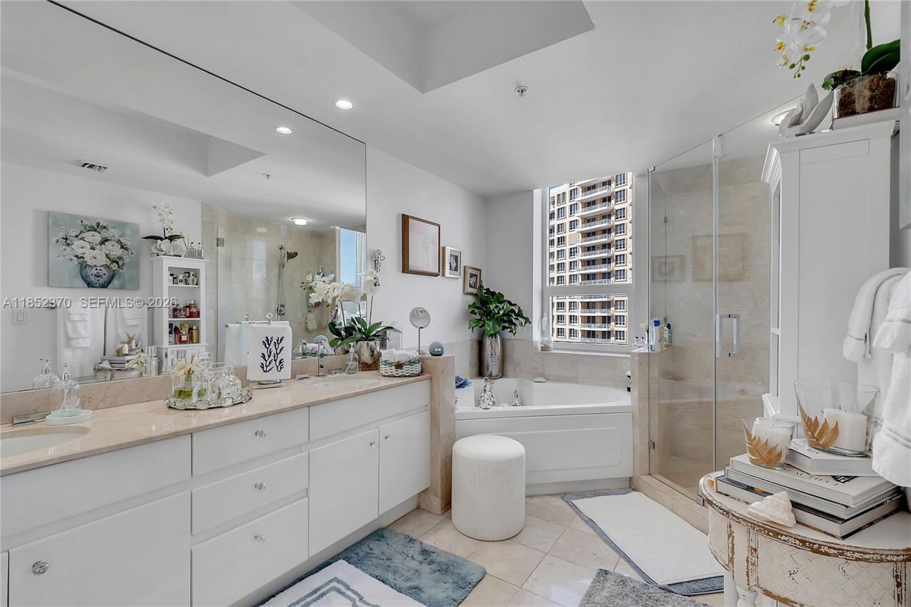 848 Brickell Key Dr, Unit 1906, Miami, FL 33131 Photo