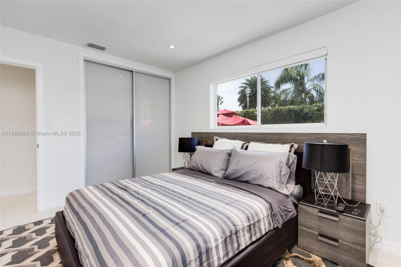 8290 N Bayshore Dr, Miami, FL 33138 Photo