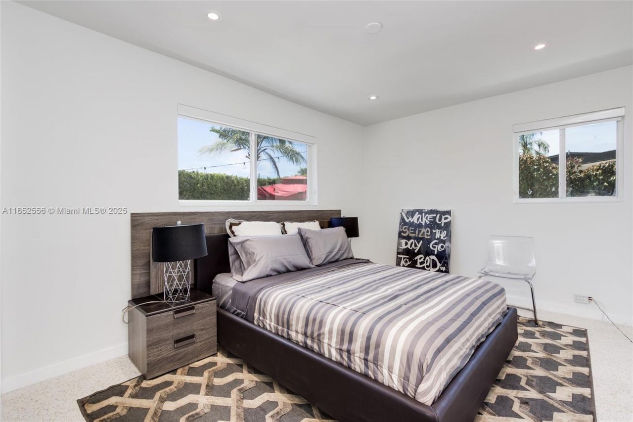 8290 N Bayshore Dr, Miami, FL 33138 Photo