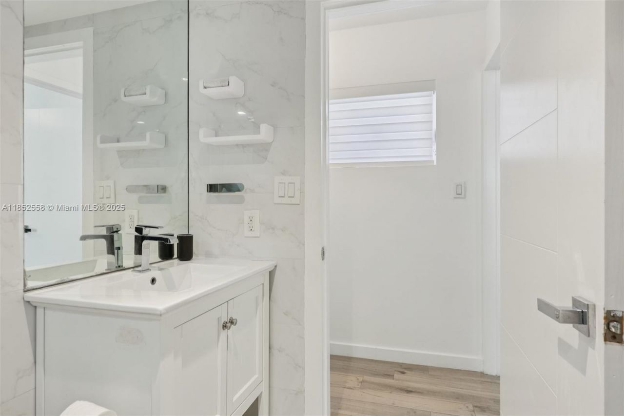 1610 Euclid Ave, Unit B101, Miami Beach, FL 33139 Photo