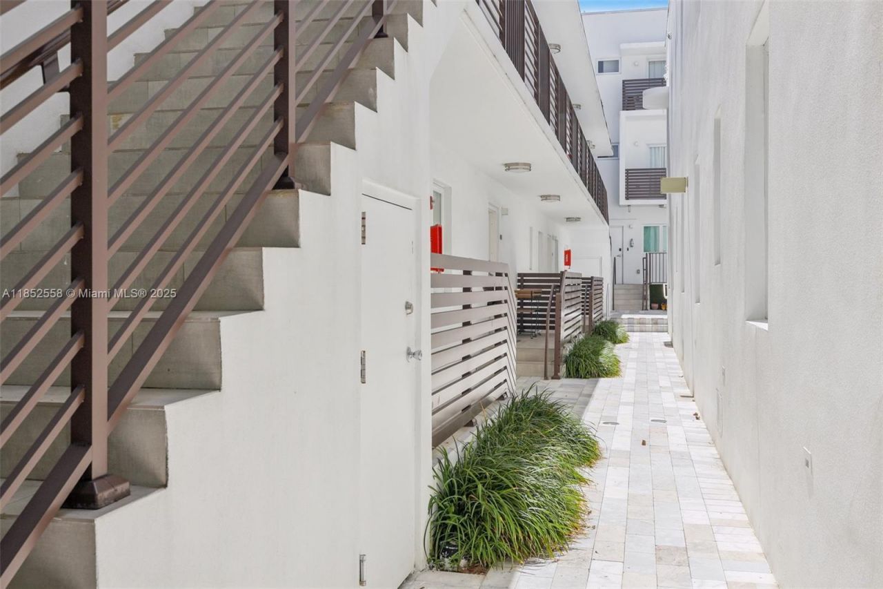 1610 Euclid Ave, Unit B101, Miami Beach, FL 33139 Photo