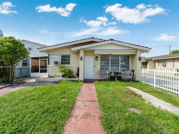 9311 SW 37th St, Miami, FL 33165