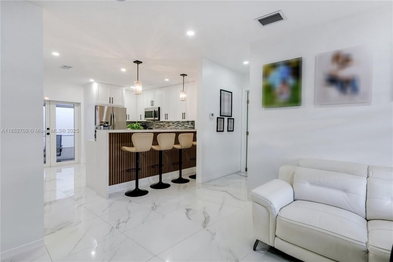 9311 SW 37th St, Miami, FL 33165 Photo