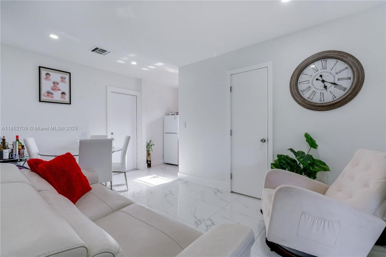 9311 SW 37th St, Miami, FL 33165 Photo