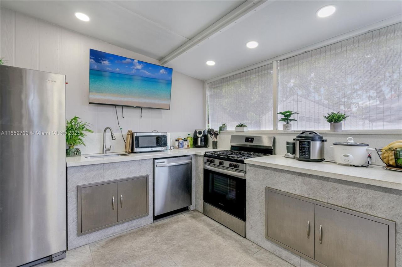 9311 SW 37th St, Miami, FL 33165 Photo