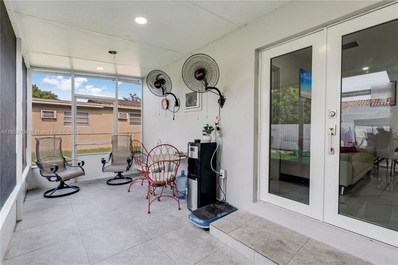 9311 SW 37th St, Miami, FL 33165 Photo