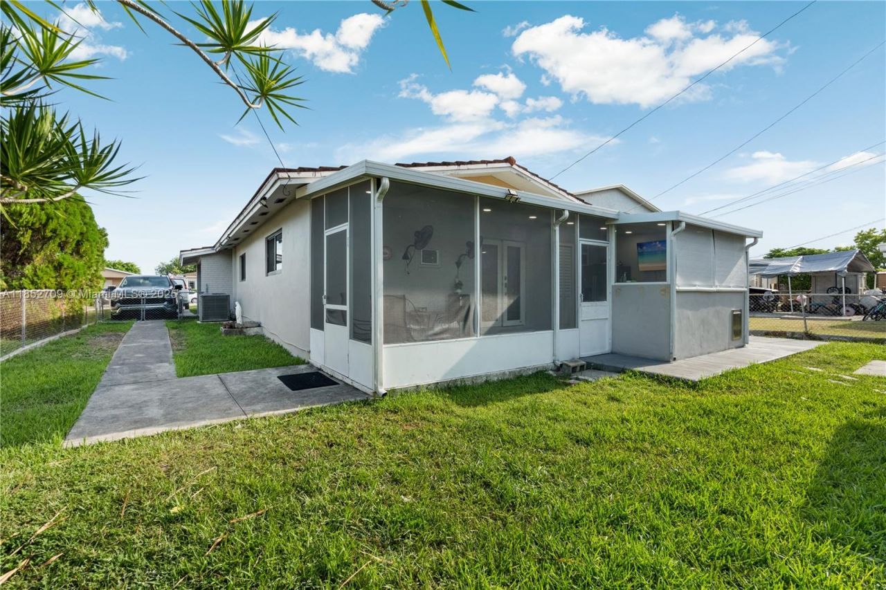 9311 SW 37th St, Miami, FL 33165 Photo